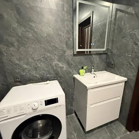 Apartment віп вул під голоском 15 б 9-2 *