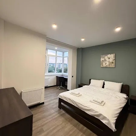 віп вул під голоском 15 б 9-2 Apartment Lemberg