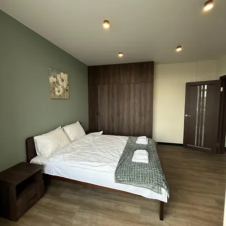 Apartment віп вул під голоском 15 б 9-2 *