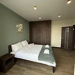 شقة віп вул під голоском 15 б 9-2 *